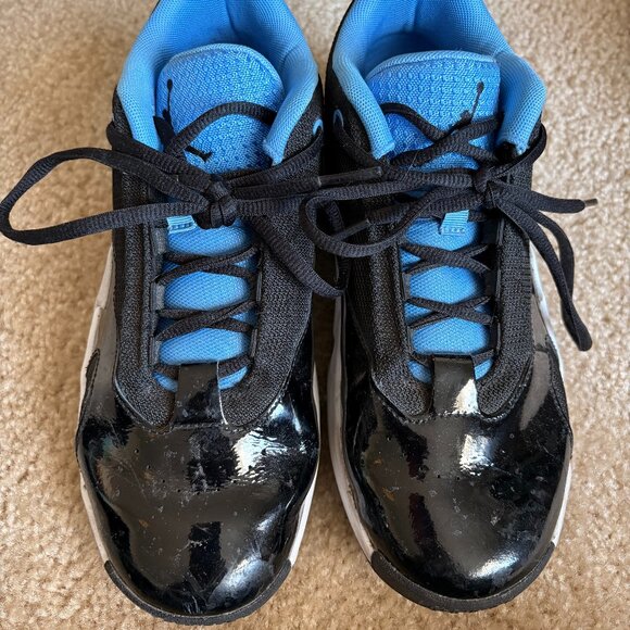 Nike Jordan Max Aura 6 Boys Size 6Y - Picture 1 of 4